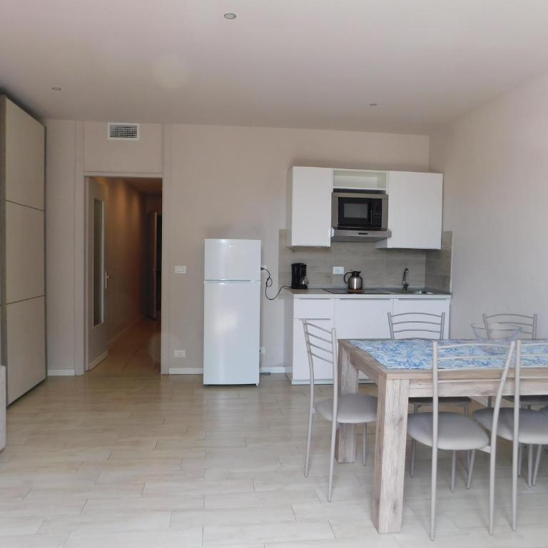 Holidays Residence - Appartamento con 2 Camere da Letto e Vasca Idromassaggio Privata - 11
