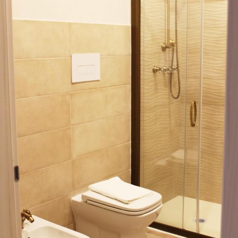 Isolabella - Camera Quadrupla con Bagno Privato - 9
