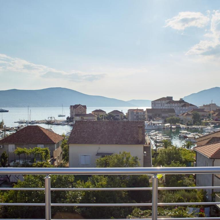Apartmani Tripović - Apartman sa 3 Spavaće Sobe, Pogledom na More i Balkonom - 34