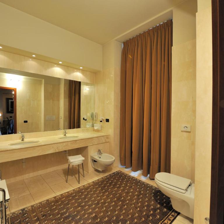 Art Hotel Boston - Deluxe Double or Twin Room - 12