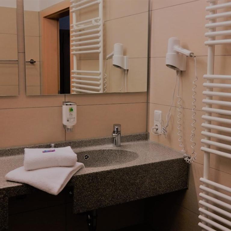 GS Hotel Mindelheim - Doppelzimmer mit eigenem Bad - 4