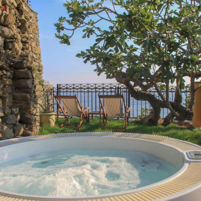 Agave Room Rental - Habitación Doble Deluxe con balcón y vistas al mar - 2