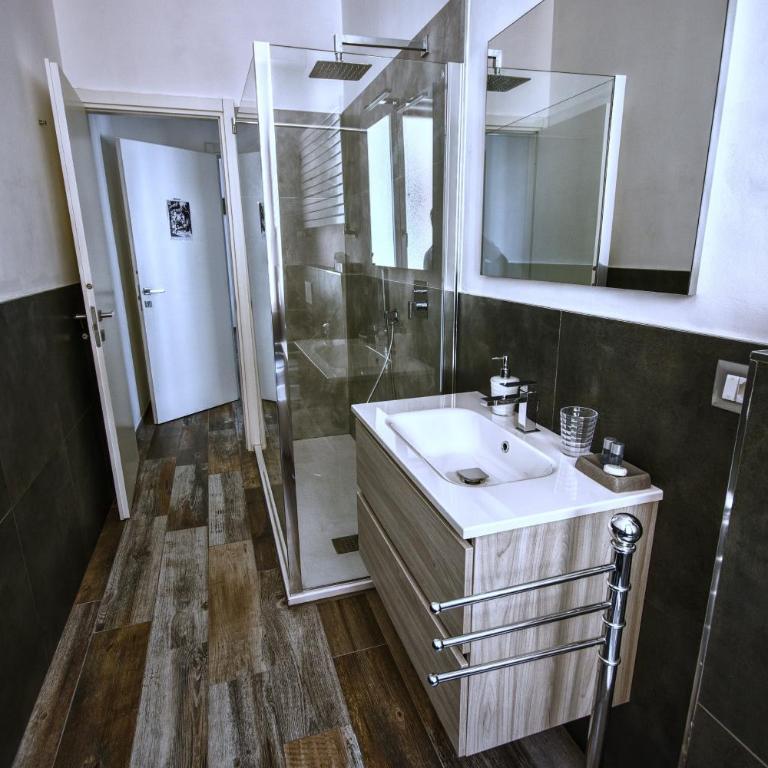 Casa Montanari B&B - Camera Matrimoniale/Doppia con Letti Singoli con Bagno Privato - 21