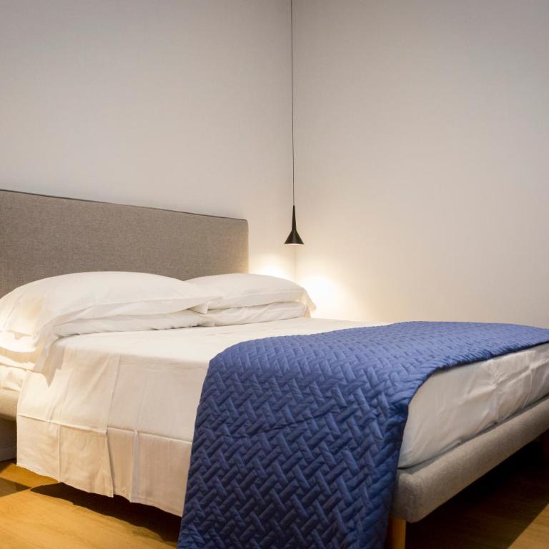 Trieste 411 - Rooms & Apartments - Camera Matrimoniale Small con Letto alla Francese - 2