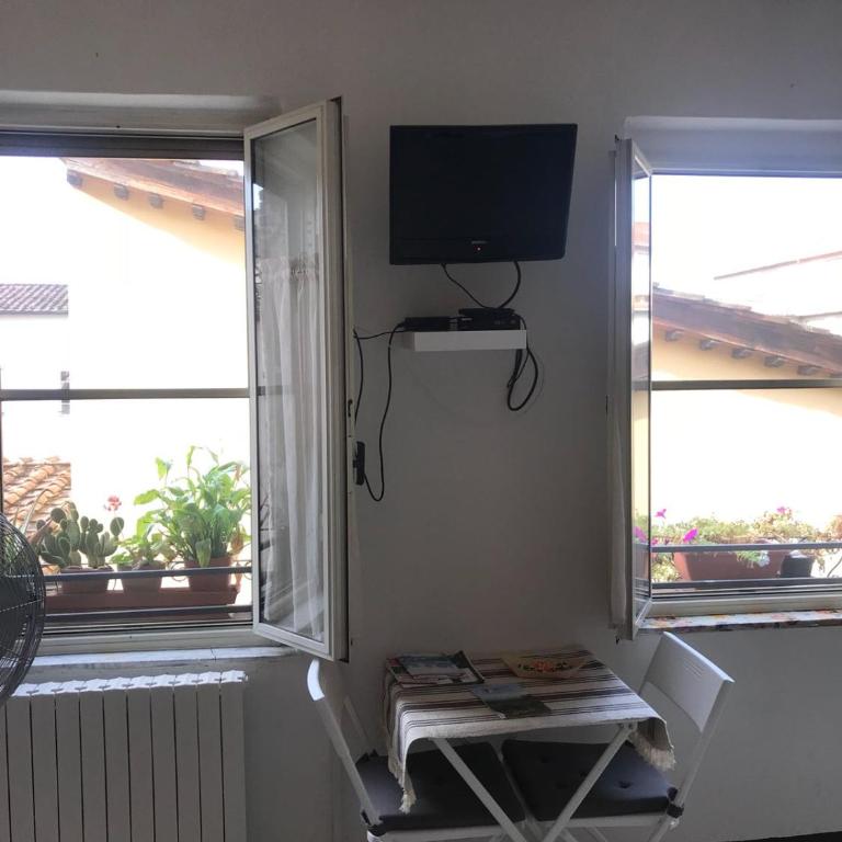 Mavi's bedrooms - Camera Doppia con Letti Singoli e Bagno in Comune - 3