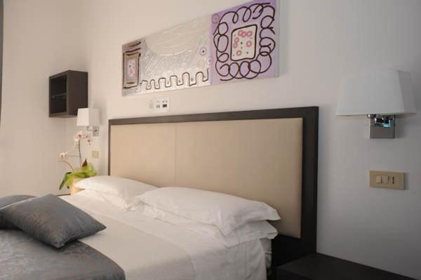 Hotel Ambassador - Superior Double or Twin Room - 3