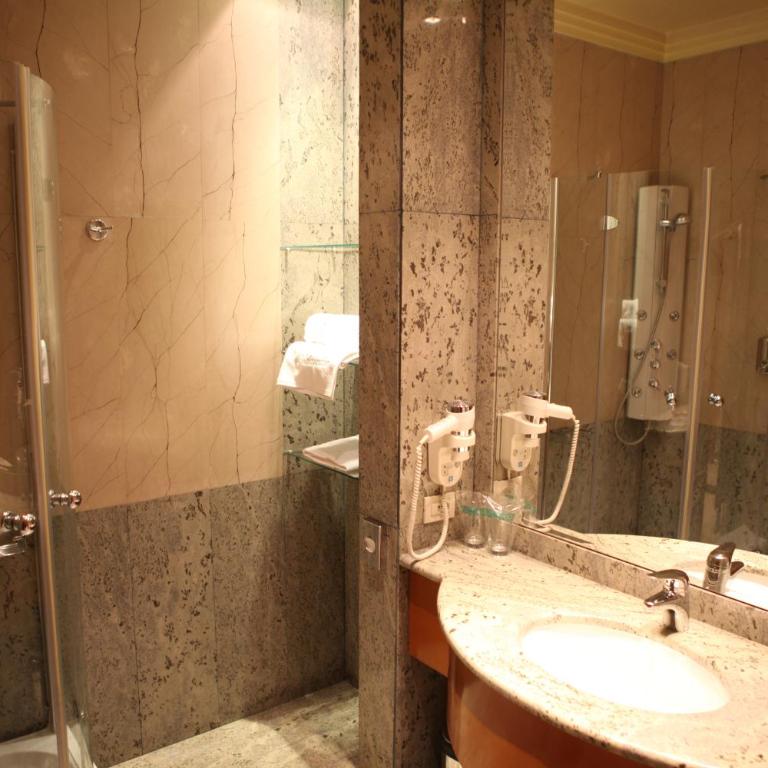 Garni Hotel Aleksandar - Dvokrevetna Soba sa Bračnim Krevetom - 2