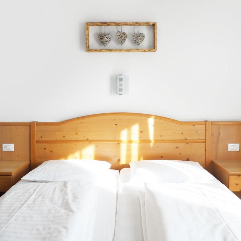 Guesthouse Rungg - Camera Matrimoniale con Bagno Privato e Balcone - 3
