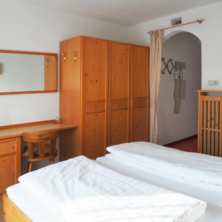 Guesthouse Rungg - Camera Matrimoniale con Bagno Privato e Balcone - 16