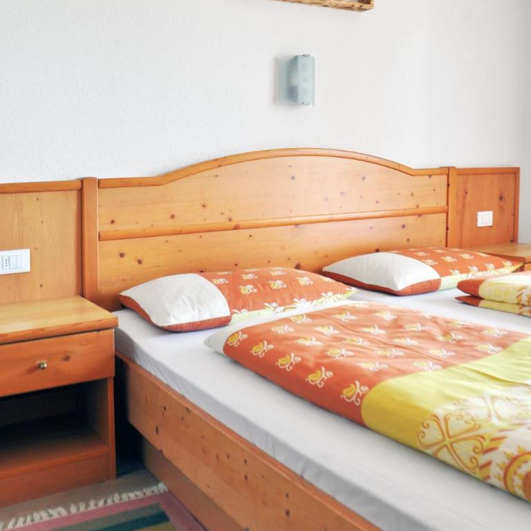 Guesthouse Rungg - Camera Matrimoniale con Bagno Privato e Balcone - 10