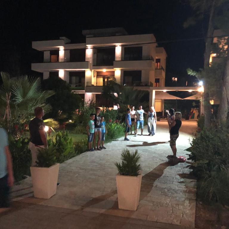 Apartments Kuce Lekovica Beach & snack bar- Bistro - Double Room with Balcony and Sea View - 15