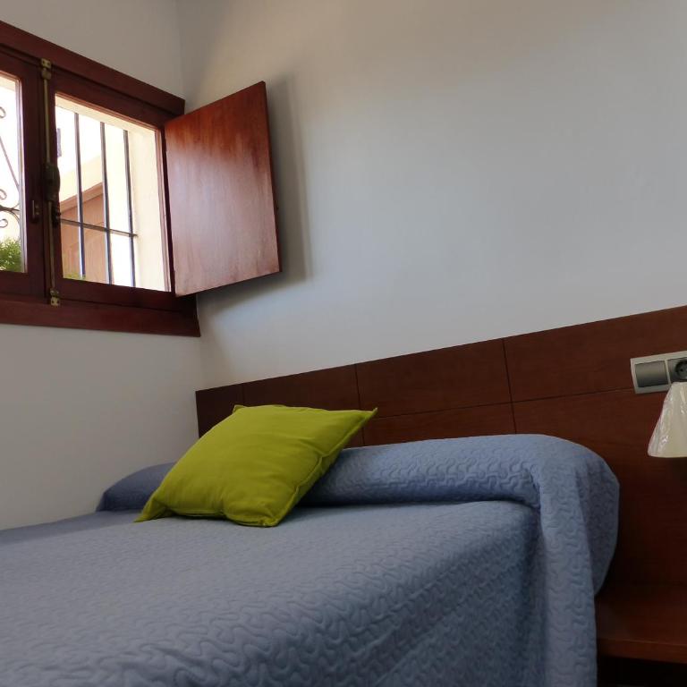 Apartment, 2 bedrooms, on the beach, with pool, sea views and garden - Two-Bedroom Apartment - 3