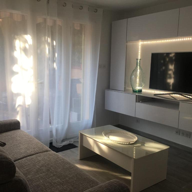 Les Mimosas bord de mer, des plages, du port et de toutes commodités - Appartement - Vue sur Jardin - 4