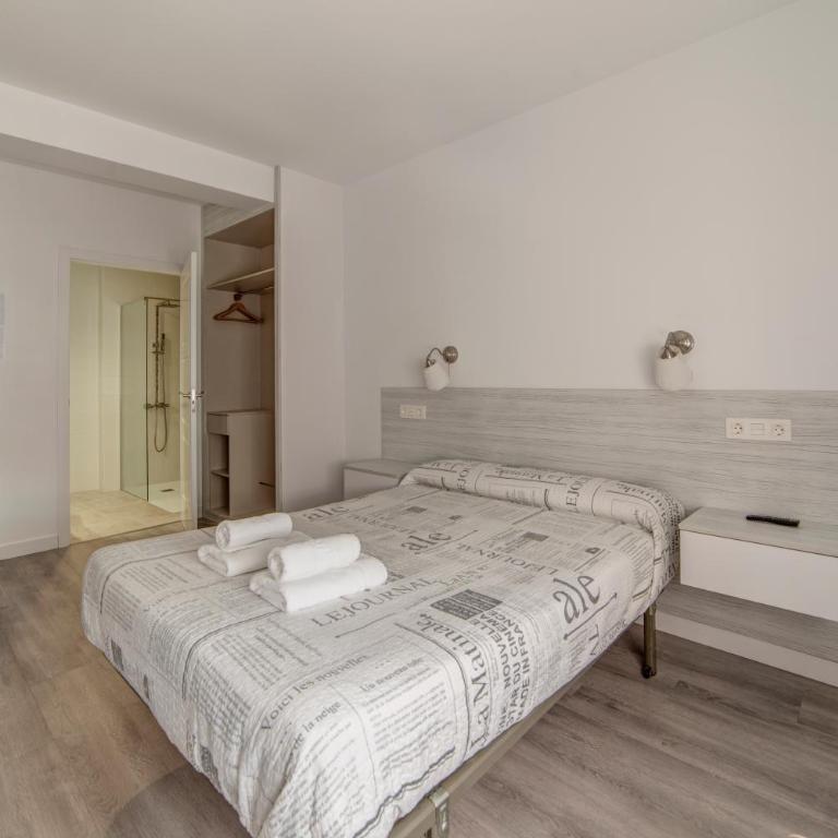 Hostal Lar - Habitación Doble con cama doble - 13