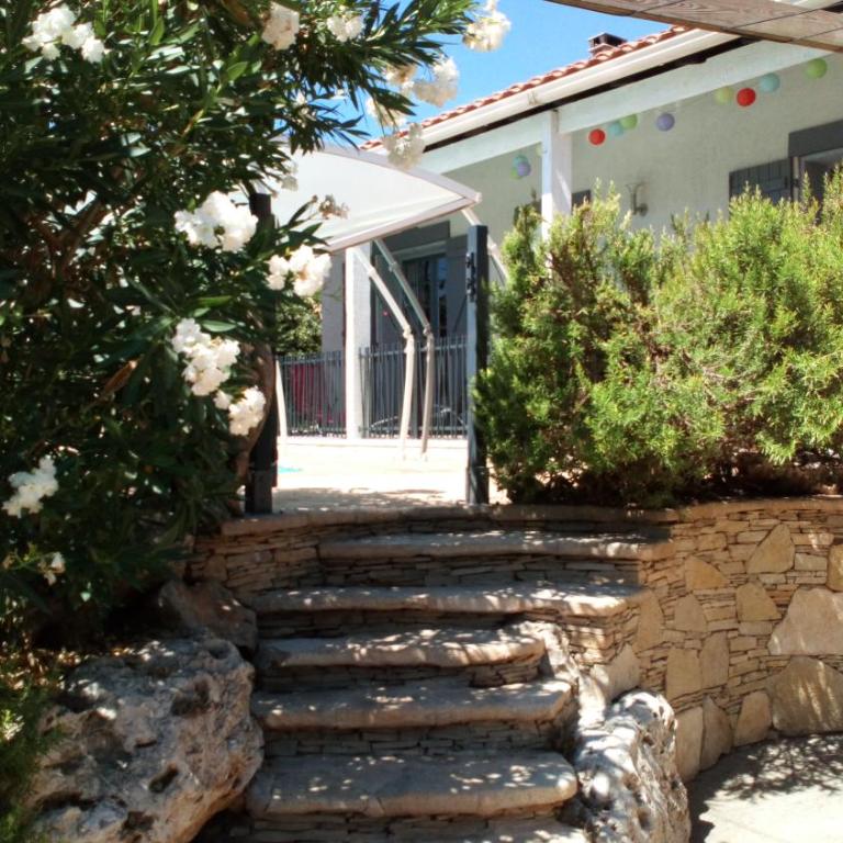 villa provençal avec piscine a vias de 10 personnes - Maison de Vacances - 23