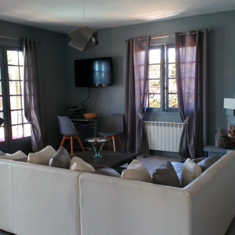 villa provençal avec piscine a vias de 10 personnes - Maison de Vacances - 11