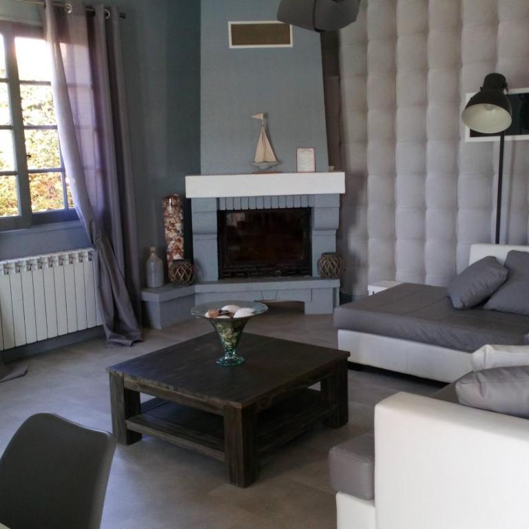villa provençal avec piscine a vias de 10 personnes - Maison de Vacances - 10