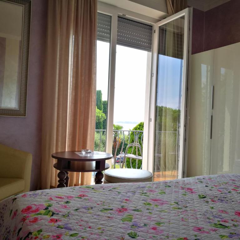 Hotel Mirabello - Camera Matrimoniale/Doppia con Letti Singoli con Balcone - 4
