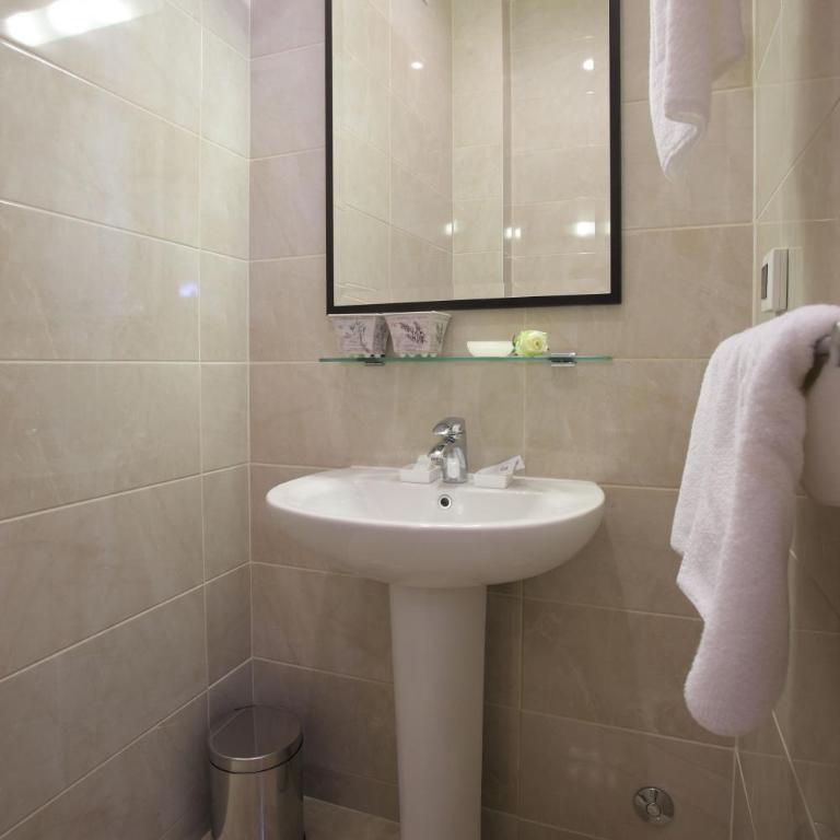 Booking Rooms - Economy Double Room - 4