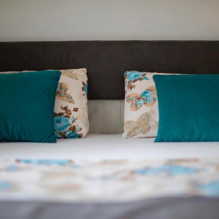 Villa Odobasic Rooms - Triple Room with Private Bathroom - 9