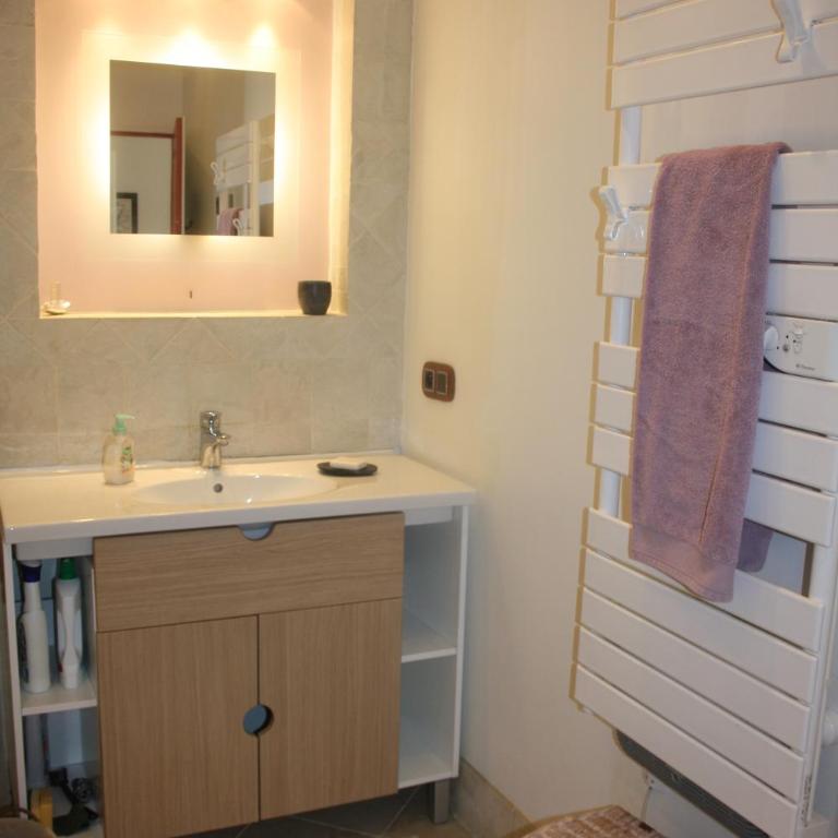 Au pied des Alpes - Chambre Double avec Salle de Bains Privative - 11