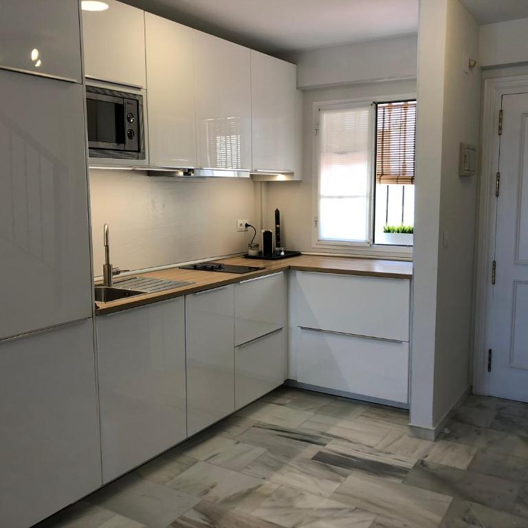 El Cortijuelo. Magnificent triplex terraced house with rooftop of 18m2, overlooking the sea. Parking - Vacation Home - 19