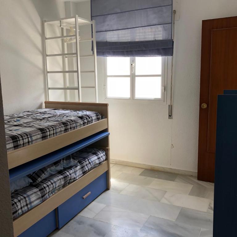 El Cortijuelo. Magnificent triplex terraced house with rooftop of 18m2, overlooking the sea. Parking - Vacation Home - 35