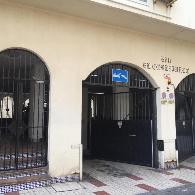 El Cortijuelo. Magnificent triplex terraced house with rooftop of 18m2, overlooking the sea. Parking - Vacation Home - 48