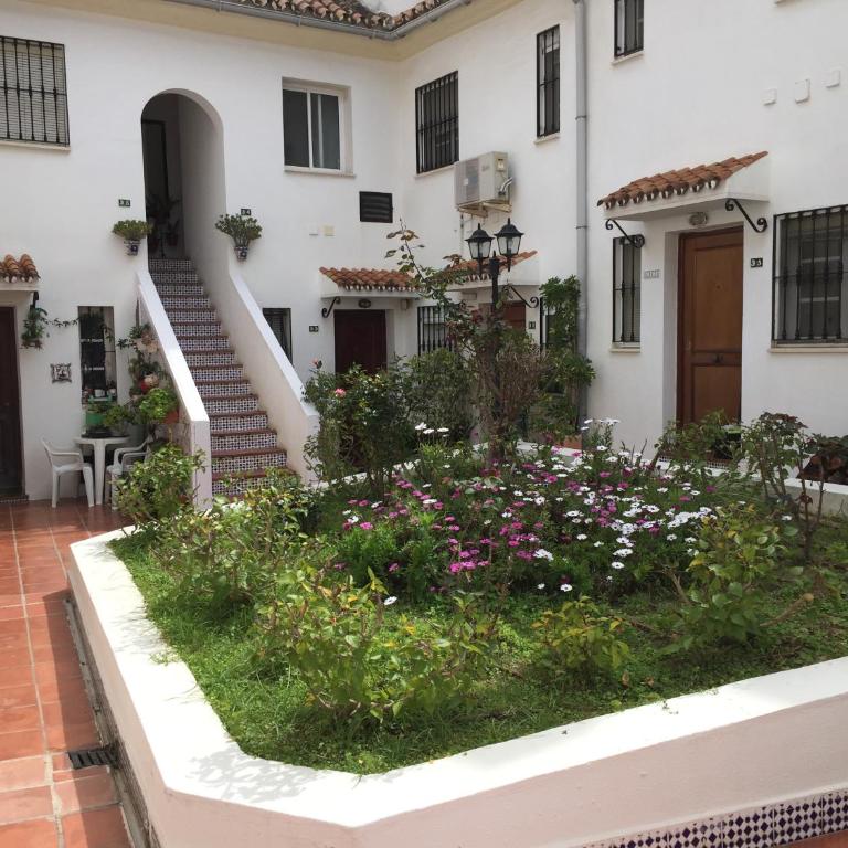 El Cortijuelo. Magnificent triplex terraced house with rooftop of 18m2, overlooking the sea. Parking - Vacation Home - 46