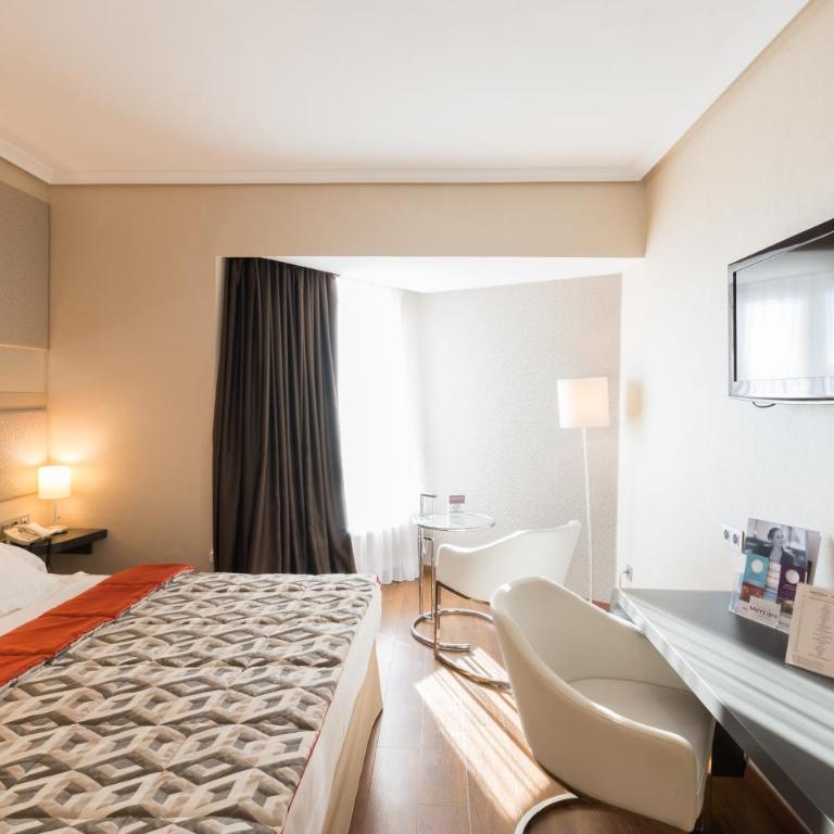 Mercure Monte Igueldo - Habitación Doble Estándar con vistas a la montaña - 2 camas - 2