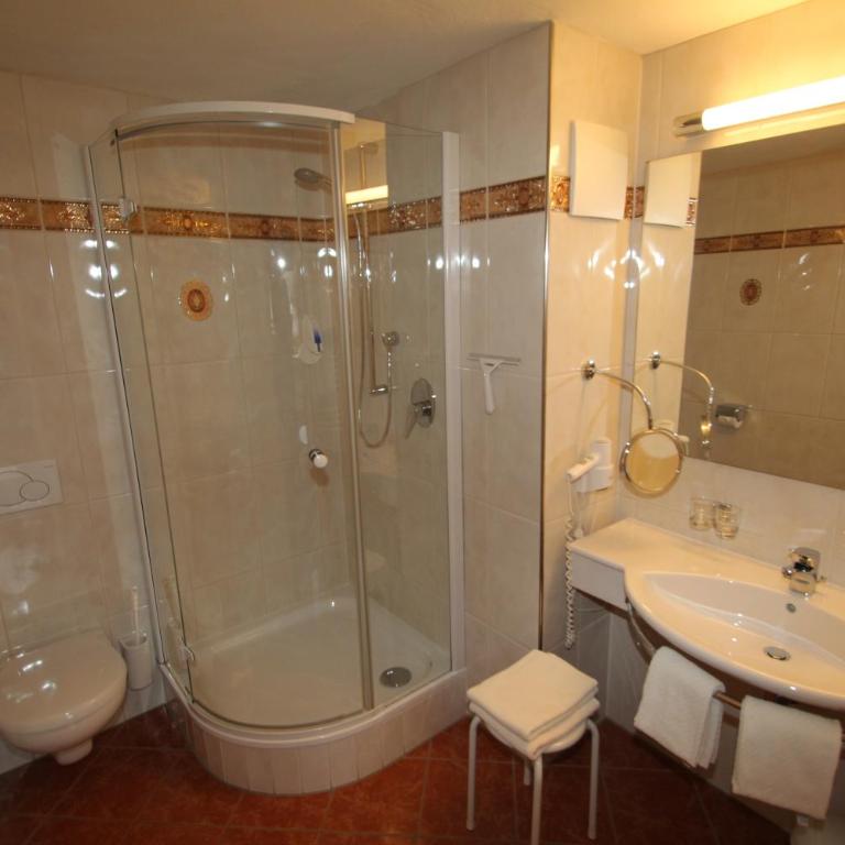Alpenhotel Weiherbach - Hallenbad und Sauna - Doppelzimmer mit Balkon - 4