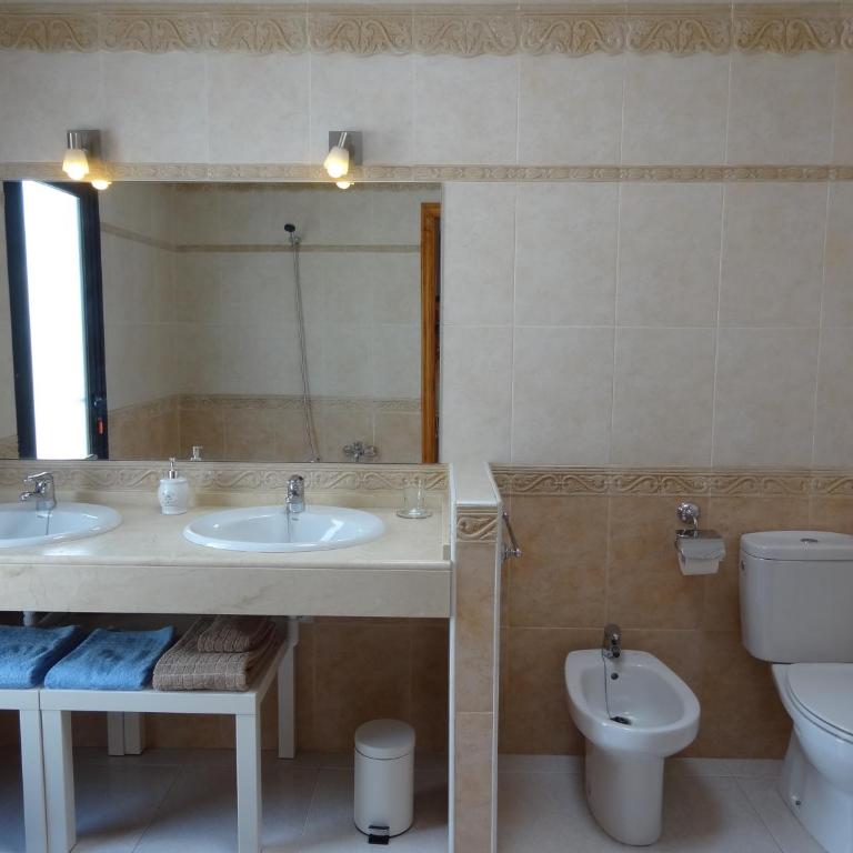 Sol y Luna - Heated pool - BBQ - car not essential - Three-Bedroom Villa - 36