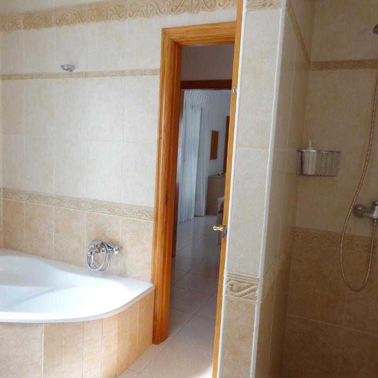 Sol y Luna - Heated pool - BBQ - car not essential - Three-Bedroom Villa - 27