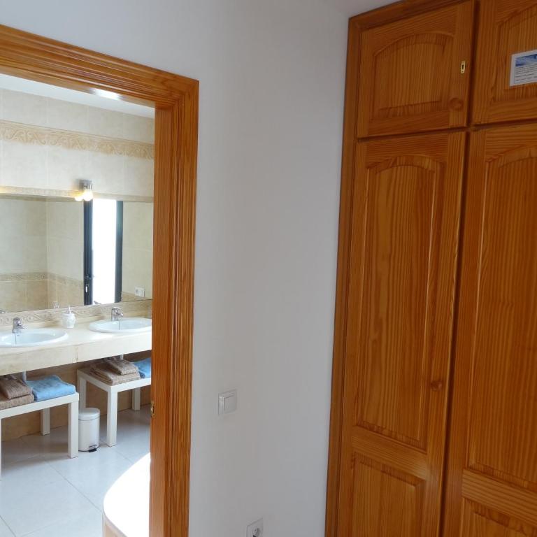 Sol y Luna - Heated pool - BBQ - car not essential - Three-Bedroom Villa - 25