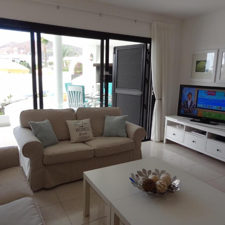 Sol y Luna - Heated pool - BBQ - car not essential - Three-Bedroom Villa - 15