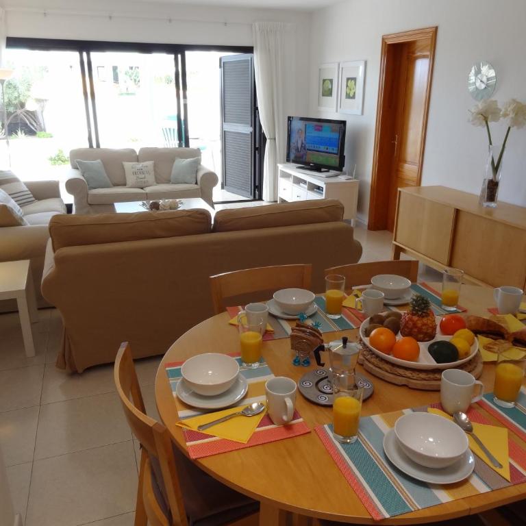 Sol y Luna - Heated pool - BBQ - car not essential - Three-Bedroom Villa - 14
