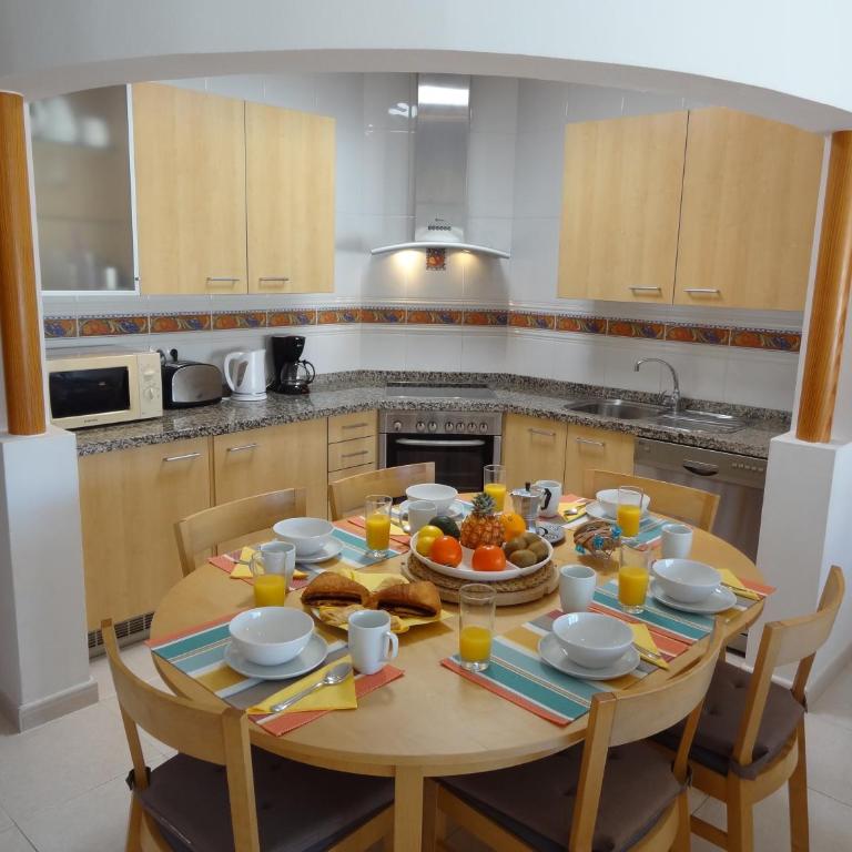 Sol y Luna - Heated pool - BBQ - car not essential - Three-Bedroom Villa - 13