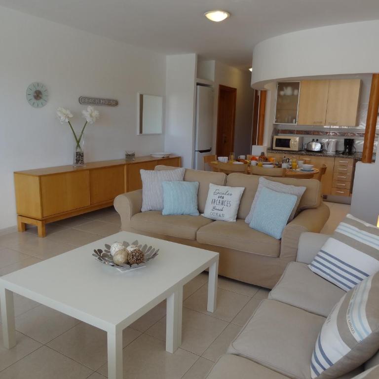 Sol y Luna - Heated pool - BBQ - car not essential - Three-Bedroom Villa - 11