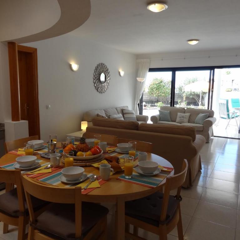 Sol y Luna - Heated pool - BBQ - car not essential - Three-Bedroom Villa - 10