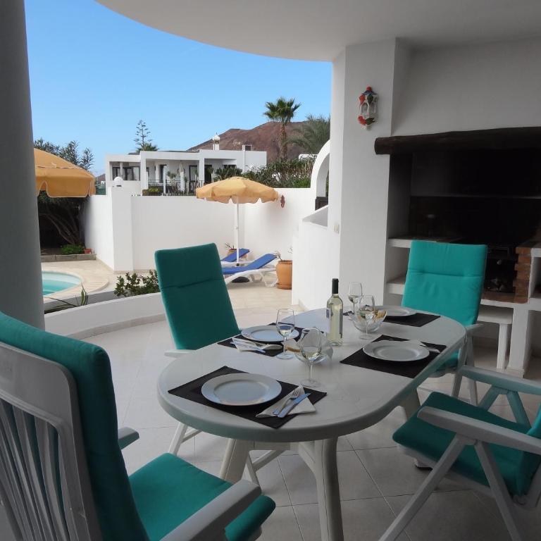Sol y Luna - Heated pool - BBQ - car not essential - Three-Bedroom Villa - 8