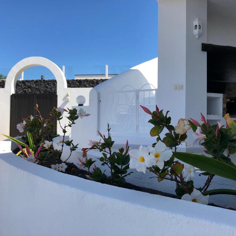Sol y Luna - Heated pool - BBQ - car not essential - Three-Bedroom Villa - 3