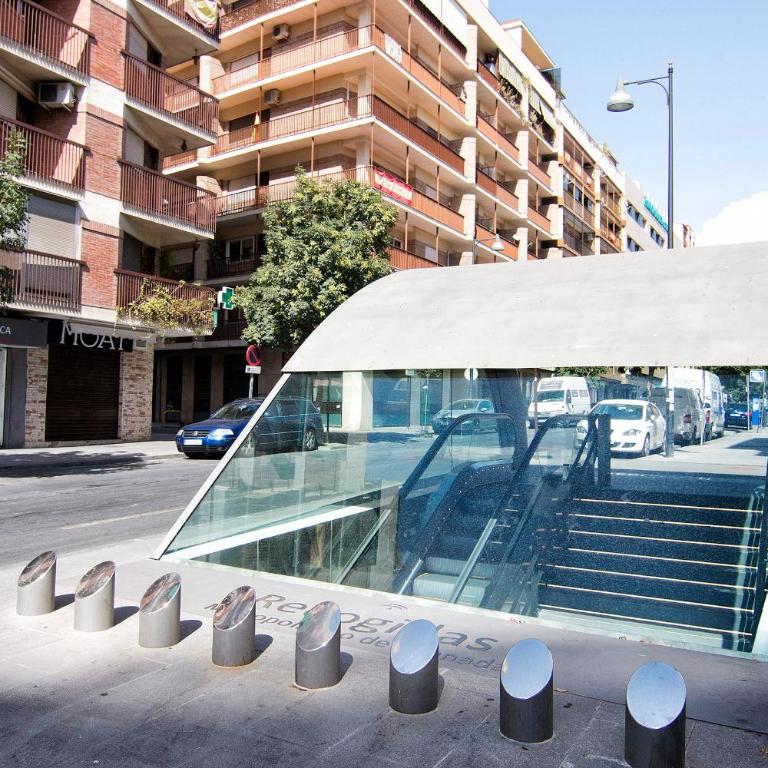 Bright & Elegant City Centre 3 bedroom Apartment - Apartment - 11