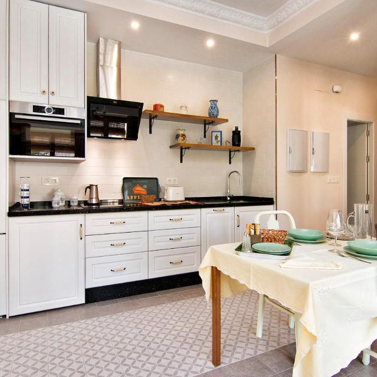 Bright & Elegant City Centre 3 bedroom Apartment - Apartment - 6