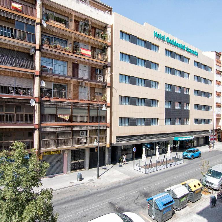 Bright & Elegant City Centre 3 bedroom Apartment - Apartment - 13