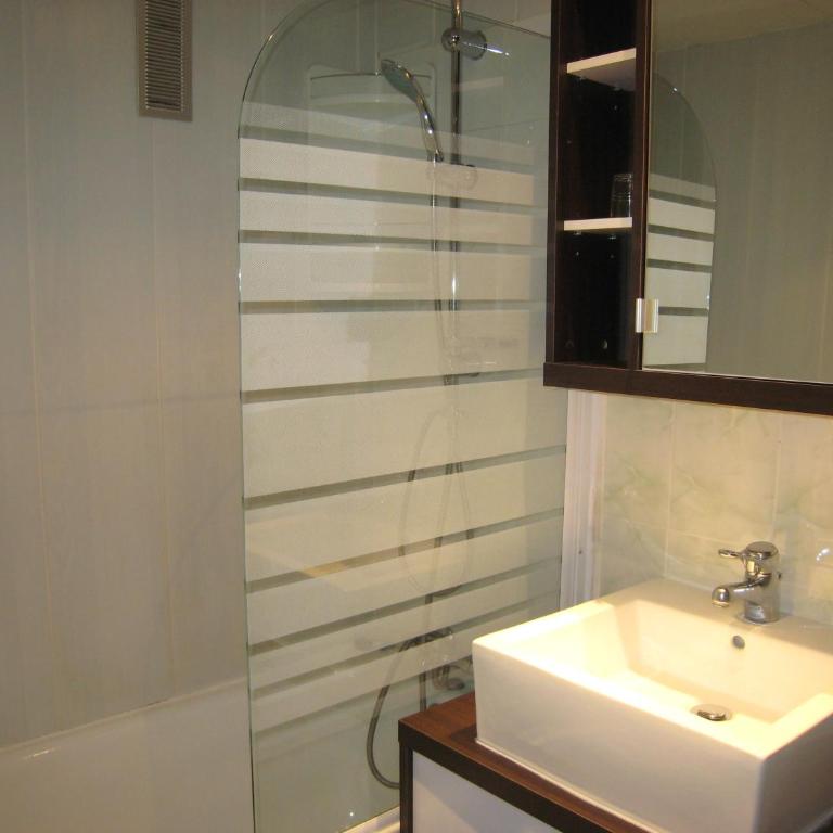 Apartamentos Grifo Vacances Grizzly - Apartamento con ducha - 1