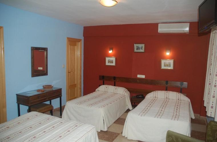 Hostal Residencia Castilla - Habitación cuádruple - 4