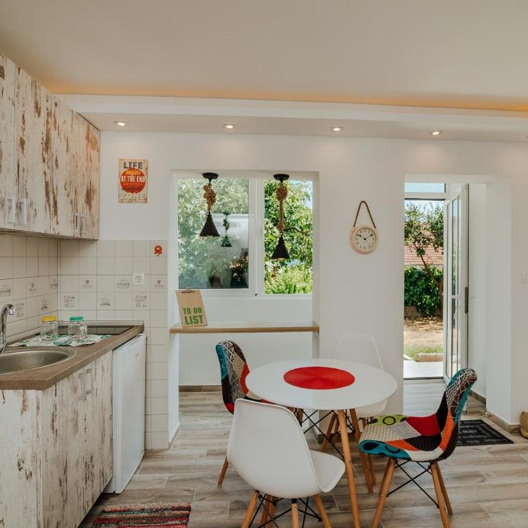 Green Garden Apartments - Studio Apartment - 4