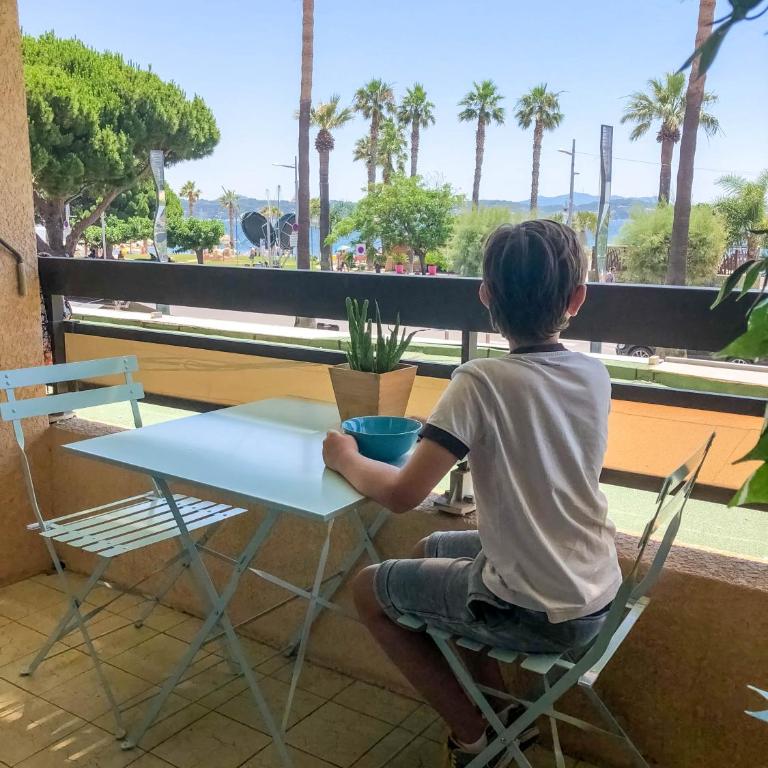 Les balcons de Bandol Centre ville avec vue mer et face à la plage - Studio - 12