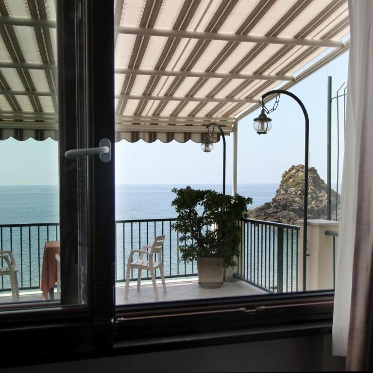 Asseu - Camera Matrimoniale/Doppia con Letti Singoli con Vista Mare - 6