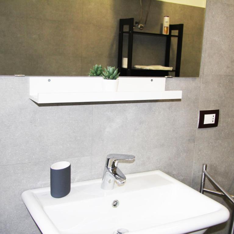 Urban Pop 2 BnB - Double Room with Private Bathroom - 8